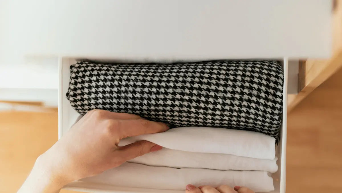 TENCEL bed sheets neatly arranged on a bed, showing smooth fabric and fresh appearance.